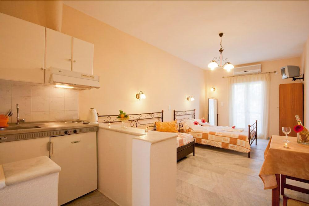 Agnadi Hotel Agia Anna  Exterior photo