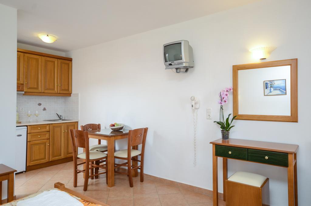 Agnadi Hotel Agia Anna  Exterior photo