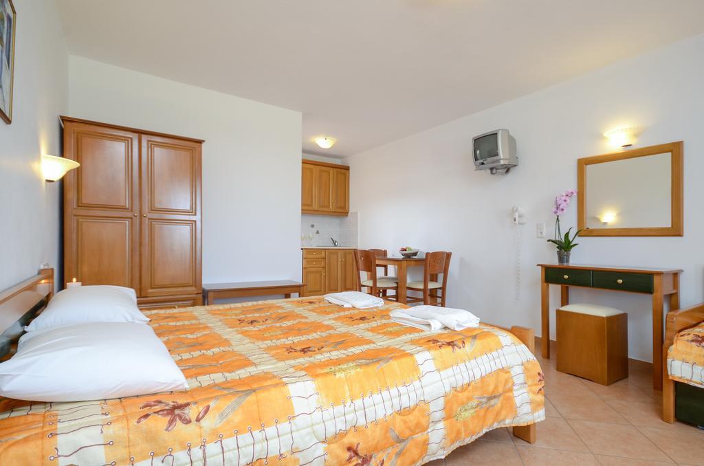 Agnadi Hotel Agia Anna  Exterior photo